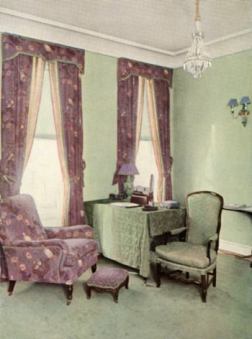 mauvechintzdullgreenroom